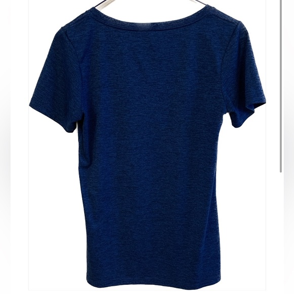 Nike dri fit women’s workout top - Picture 2 of 3